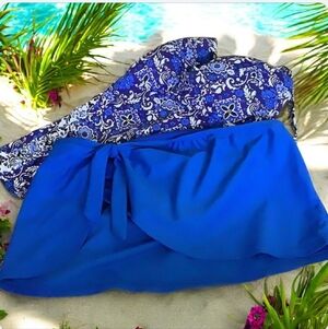 Catalina Skirted bikini bottom this is a size 4/6 small royal blue ties …